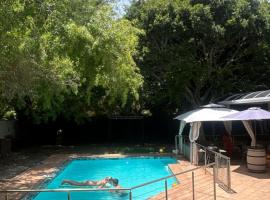 Innesfree Cottage 28 Innesfree Way โรงแรมที่มีที่จอดรถในDoordrift