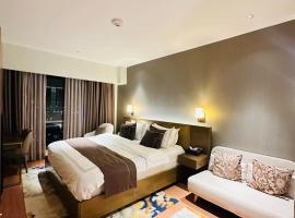 RBR Lux at Novotel Manila Hotel Residences Acqua, hotel que aceita animais de estima&ccedil;&atilde;o em Manilla