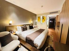 RBR LUX Novotel Manila Hotel Residences Acqua, Hotel in Manila