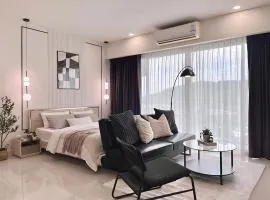 CHIC CONDO - Cozy studio with mountain and sea views