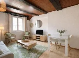 Meunier tu dors au pied du moulin