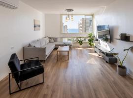 Roof Top 4 bedrooms, hotel a Netanya