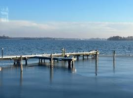 woonboot de dobber loosdrechtse plassen 6-8 personen, hotel in Loosdrecht