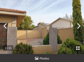 woodlands hill home stay estate, hotel a Bloemfontein