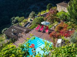 Les Gîtes de l'Abric, hotel i LʼEstréchure