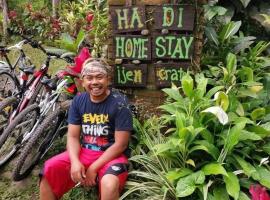 Hadi Homestay Garden View โรงแรมในJambu