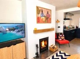 Palms 1 - Wood burner, 5 min walk to beach+parking