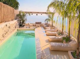 OIKOS Guesthouse & Rooftop, ξενοδοχείο σε Suio