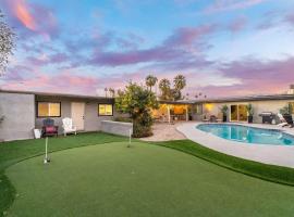 Modern 1-BR House Pool Putting green Central, hotelli kohteessa Phoenix