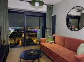 Urban Apartments Global Loft 17th Floor No 17 - Free Garage - Self Check-in - No deposit