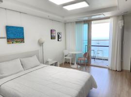 Sokcho Summitbay 1701 "Ocean View", hotel en Sokcho