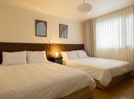Soohah Stay, Line 9 Express Yeomchang Station 6 minutes, Incheon Airport, Hongdae, Gangnam, Gocheok Dome, 6-person Two-room, hotel em Seul