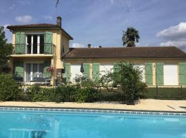 Villa Modern in Countryside, Hotel in Lougratte