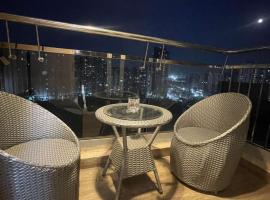 cozy noida studio, super comfy!!, hotel in Noida