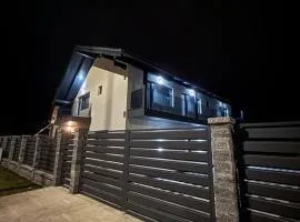 Fenyő Villa , Vila Bradul