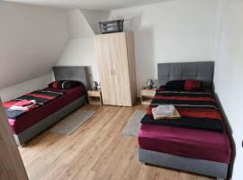 Schöne Vollausgestattete Monteurs- Gästewohnung in der Gartenstadt Leuna und nähe Geiseltalsee 2209, hotel i Leuna