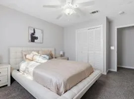 Comfortable 2BR2BA with Modern Touches