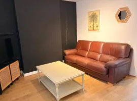 Base in the Black Country, 4 Beds & Large Drive - Walsall Wood