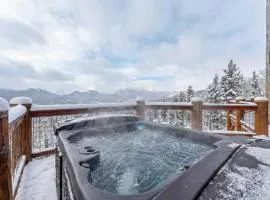 Custom 2BR & Loft Home, with Hot Tub & Stunning Views