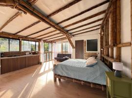 Suite Central Campestre - Casa Matula, hotelli, jossa on pys&auml;k&ouml;intimahdollisuus kohteessa Popayan