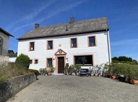 Haus in Esch, hotel in Esch