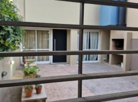 Casa cómoda con estilo y garage โรงแรมในชาสโกมุส