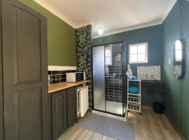 Snuggle Pad for just You! โรงแรมในWaterfall