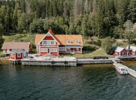 Historic Summer House By The Water On Ulvön โรงแรมในUlvöhamn