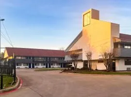 Studio 6 Suites Dallas TX - Loop 12 West