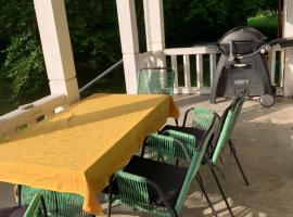 Eke Gamla Skola โรงแรมในHavdhem