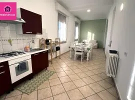 Roberta House Il Tuo Rifugio per Concerti, Eventi e Fiere