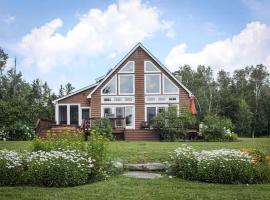 Gingerbread House on Mooselookmeguntic Lake, hotel u gradu Rangeley