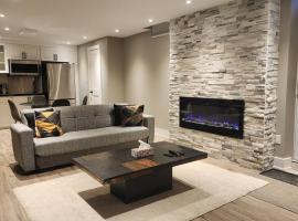 Modern 1 BDR Suite, Sleeps 4, Pvt Entry, Near GO Station, Free Parking，奧克維爾的飯店