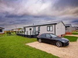 3 bedroom with private parking near Wells and Glastonbury
