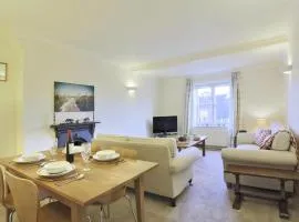 3 Bed in Woodbridge oc-tst