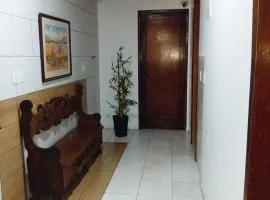 Apartamento com Quintal - Ar Cond - Ótima Localização
