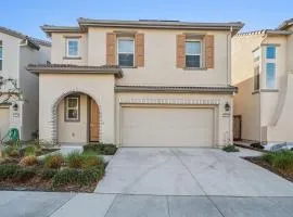 Modern family-friendly home, Napa, wine country, private backyard, fire pit