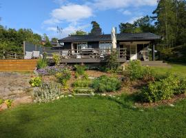 Family Cabin With Sea View And Playful Garden, hotel a Son