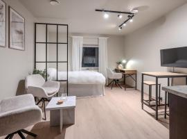 Modern Studio Apartment, Parking included, Grimstad, hotel u gradu Grimstad