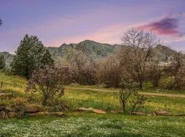 Updated 4bdr with Hot Tub Patio and Open Space