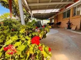 3 bedroom home in peaceful Rochdale South