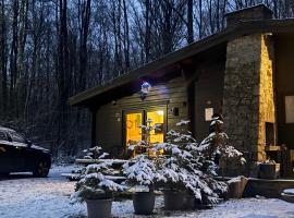 Forest Lodge, hotel in Petit Mesnil