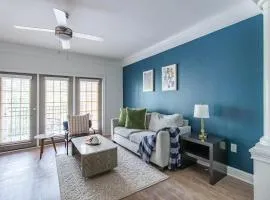 Landing Spectacular 1BD Pool Tennis Court