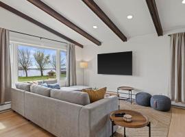 Beautifully Updated Lake House, hotel en Beaver Dam