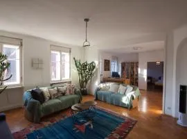 Großes Urbanes Design-Apartment mit 2 Balkonen
