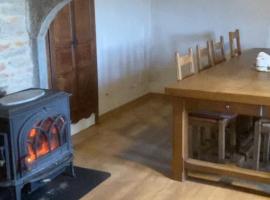 Maison à la campagne, Hotel in Sigy-le-Châtel