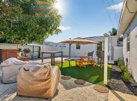 Minutes to Beach Dog Friendly BBQ Patio