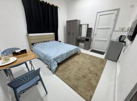 Rooms Near Airport, hotel i Mawāliḩ