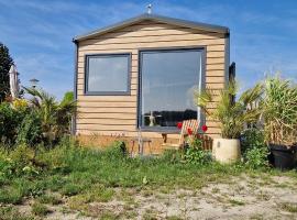 Bio Strand Chalet met Sauna, Hotel in Kropswolde