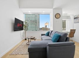 Luxury 1Beds and 2Beds in Downtown Edmonton close to Rogers, апартамент в Едмънтън
